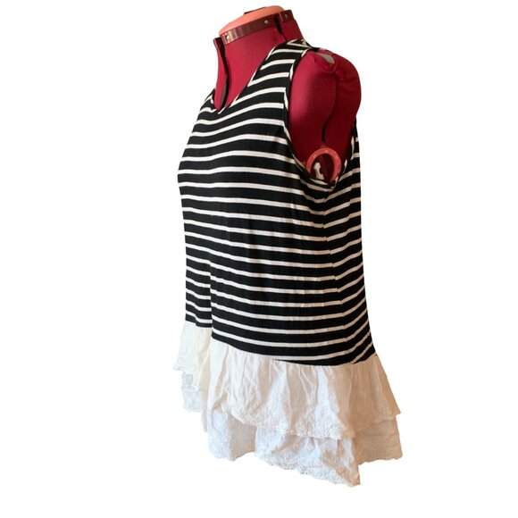 PEBBLE AND STONE Sleeveless stripes b&W Camisoles delicate ruffled lace medium - Picture 4 of 8